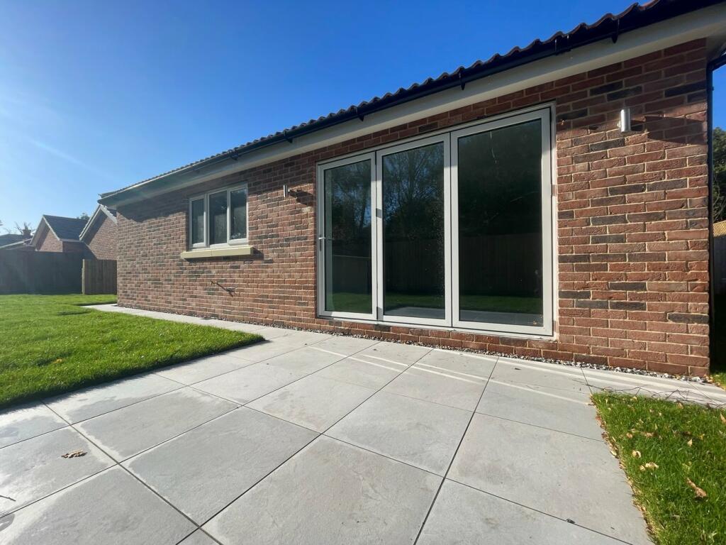 Additional property image - Woodland Walk, Thorpe Road, Kirby Cross, Frinton-On-Sea, CO13