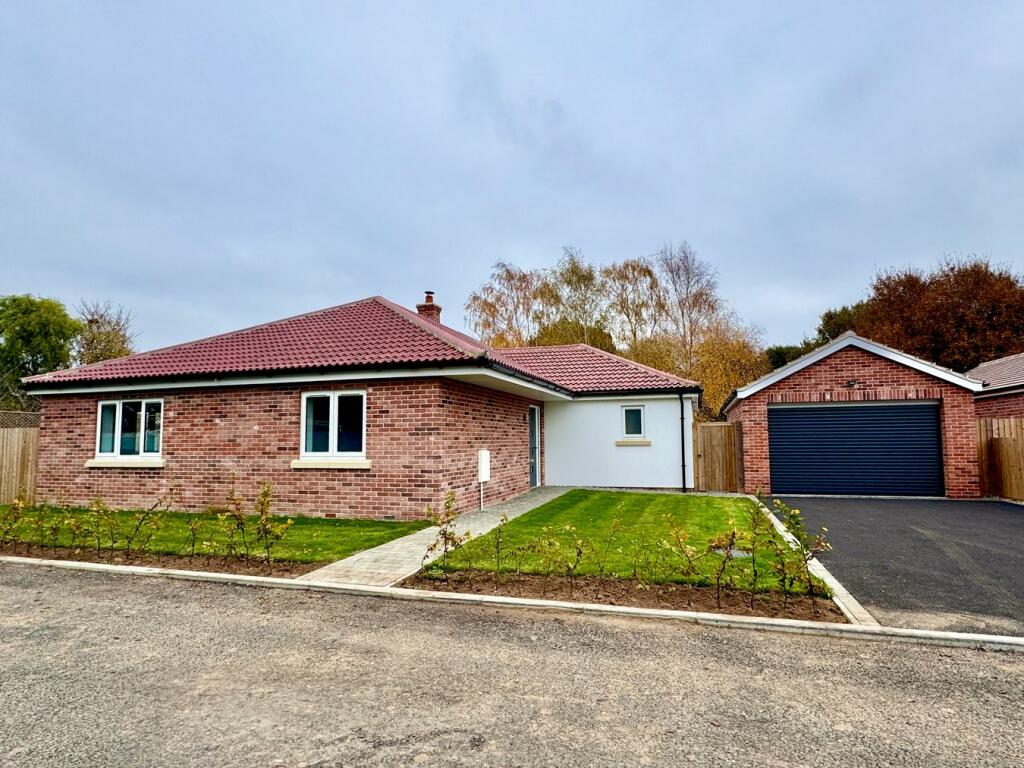Additional property image - Woodland Walk, Thorpe Road, Kirby Cross, Frinton-On-Sea, CO13