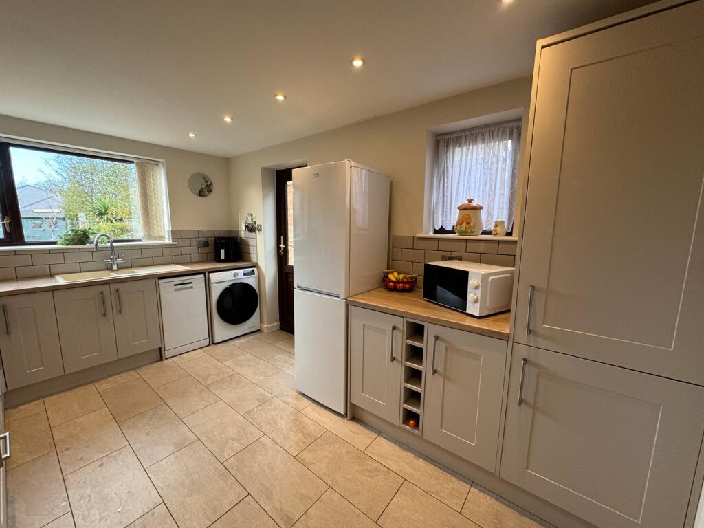 Additional property image - Chestnut Avenue, KIRBY CROSS, CO13