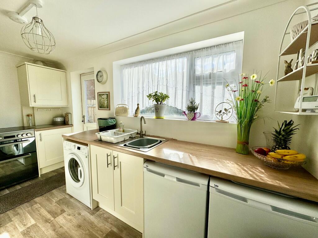 Additional property image - Columbine Gardens, Walton on the Naze, CO14
