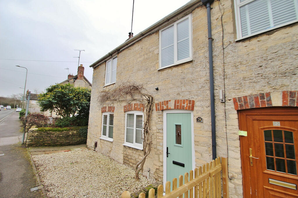 3 bedroom end of terrace house for sale in Oxford Hill, Witney, OX28