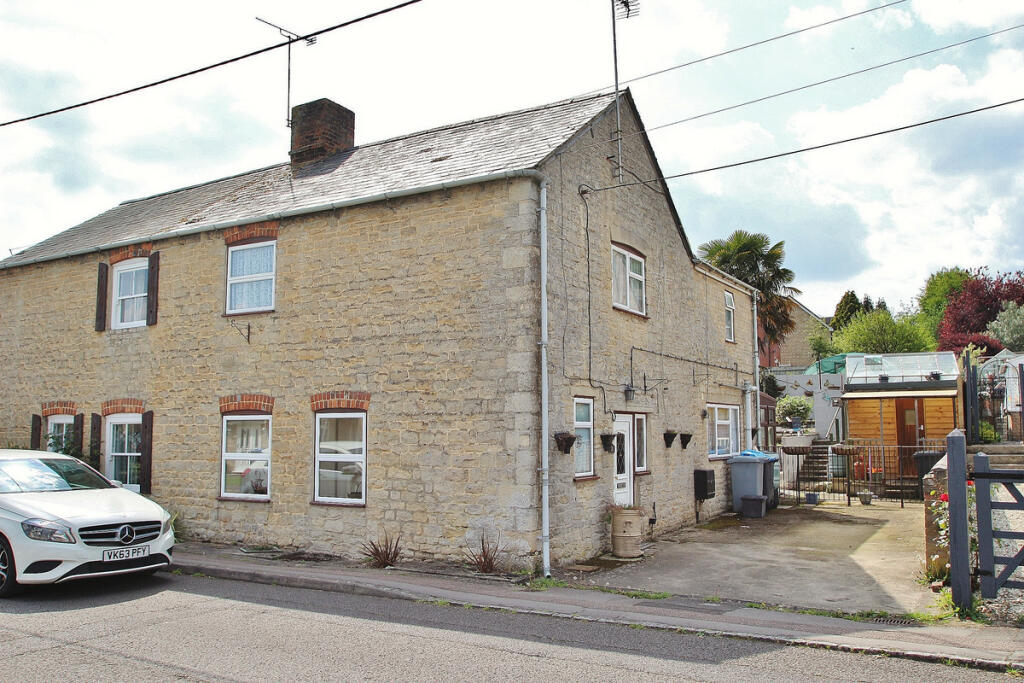 3 bedroom semidetached house for sale in Ducklington Lane, Witney, OX28