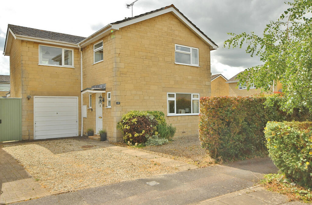 4 bedroom detached house for sale in The Pieces, Bampton, OX18