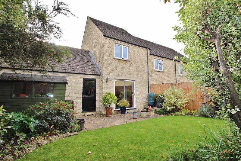 2 bedroom end of terrace house for sale in STOW AVENUE, Deer Park