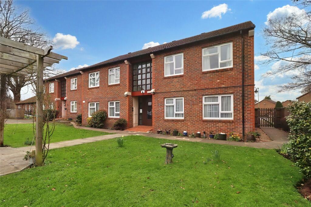 2 bedroom retirement property for sale in Halleys Court, Woking, GU21
