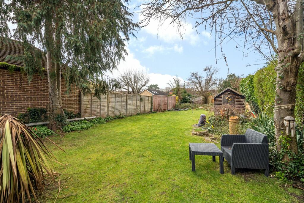 3 bedroom semidetached house for sale in Woking, Surrey, GU22