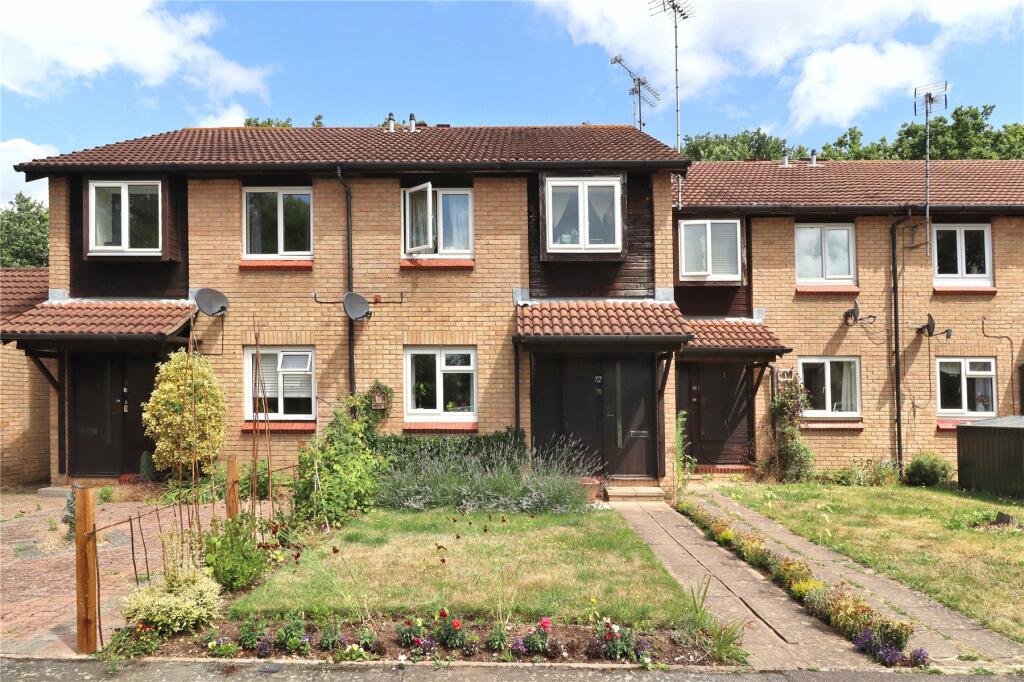 1 bedroom flat for sale in Willowmead Close, Woking, Surrey, GU21