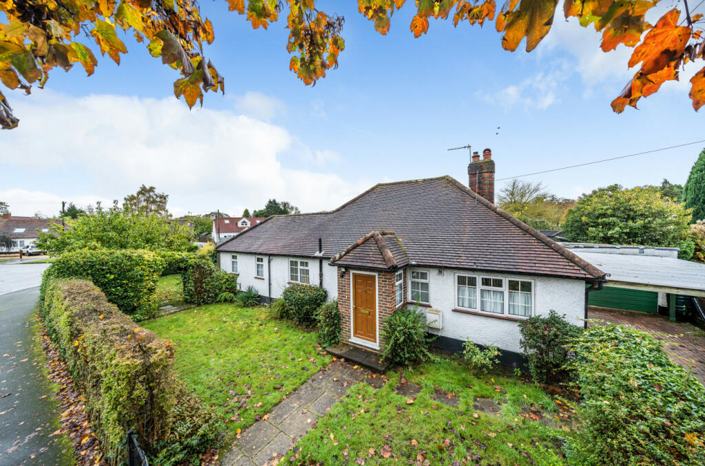 2 bedroom bungalow for sale in Maple Grove, Woking, Surrey, GU22