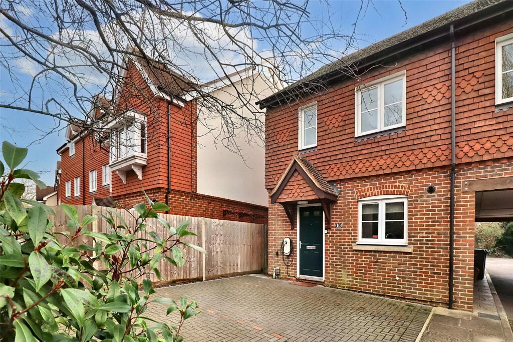 3 bedroom semidetached house for sale in Elmbridge Lane, Woking