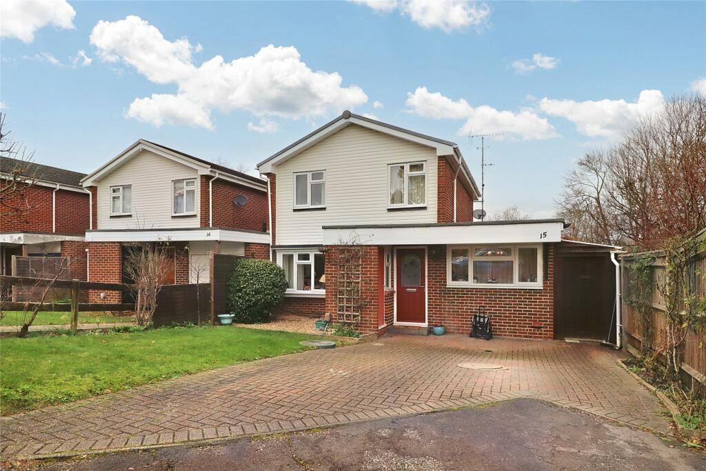 3 bedroom detached house for sale in Wilders Close, Woking, Surrey, GU21