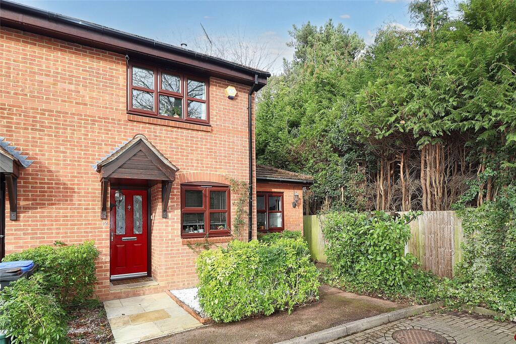2 bedroom end of terrace house for sale in Holbreck Place, Heathside