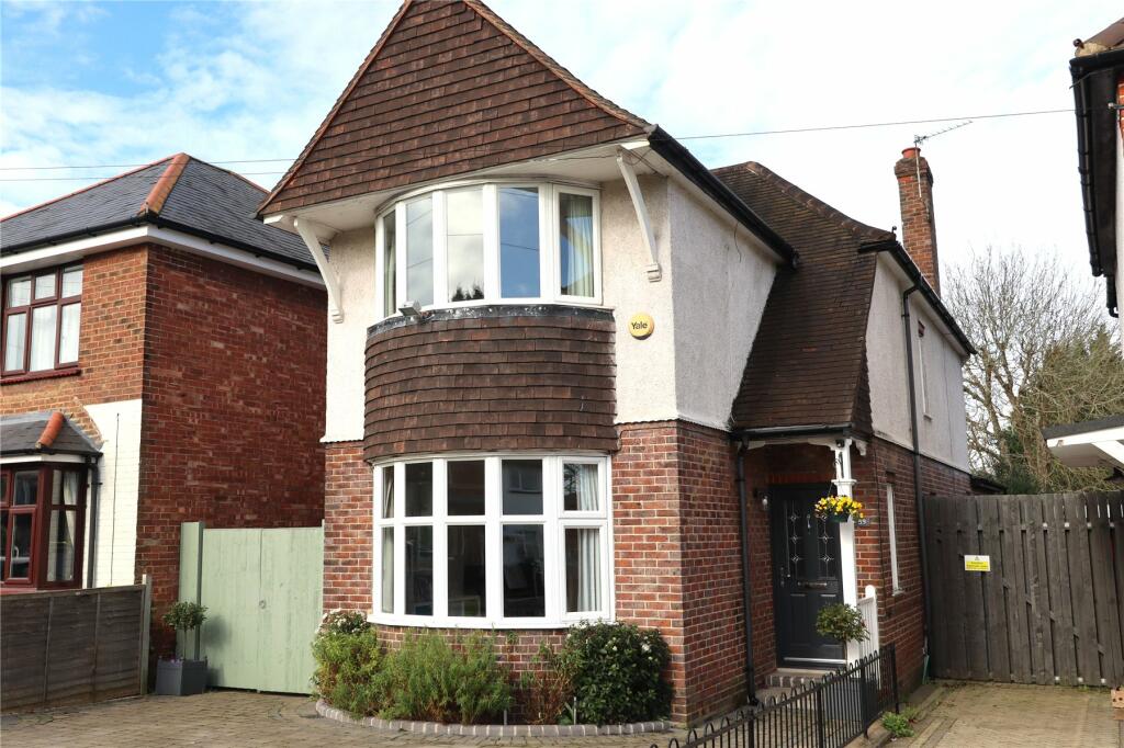 3 bedroom detached house for sale in Kingsway, Woking, Surrey, GU21