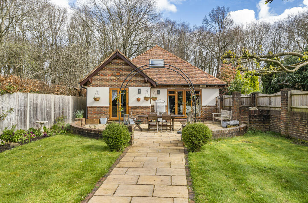 4 bedroom detached house for sale in Chiltern Close, Woking, Surrey, GU22