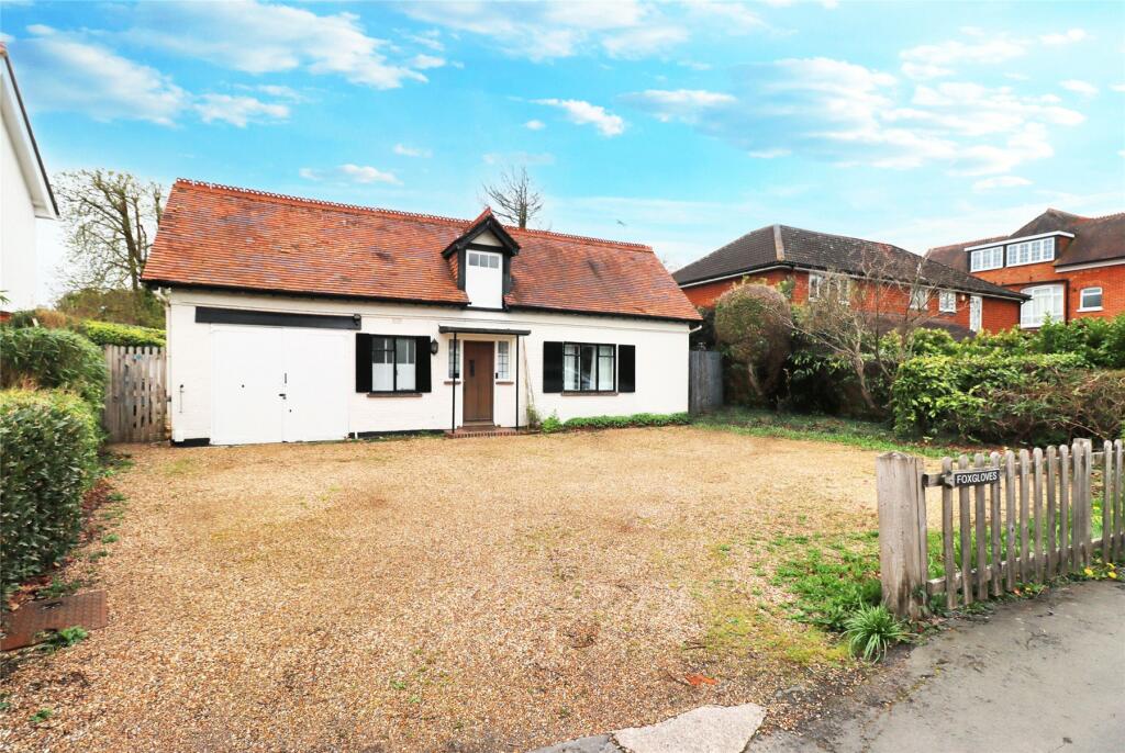3 bedroom bungalow for sale in Pembroke Road, Woking, Surrey, GU22