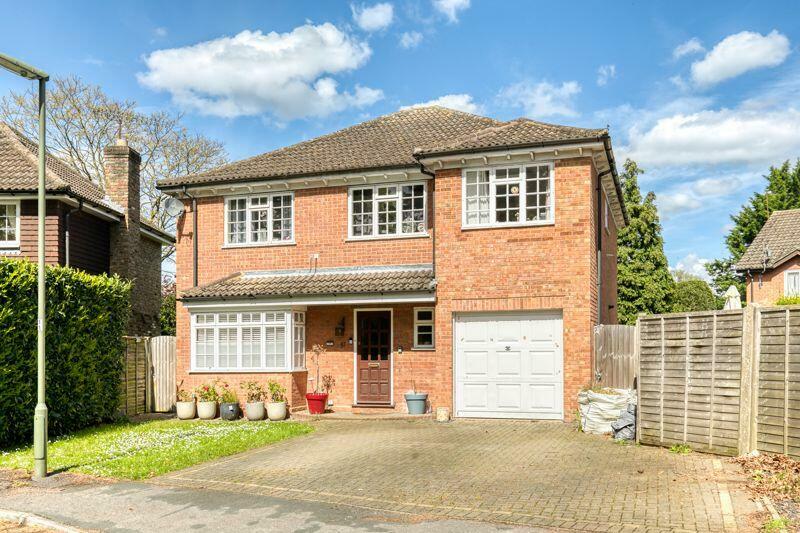 6 bedroom detached house for sale in Armadale Road, Goldsworth Park