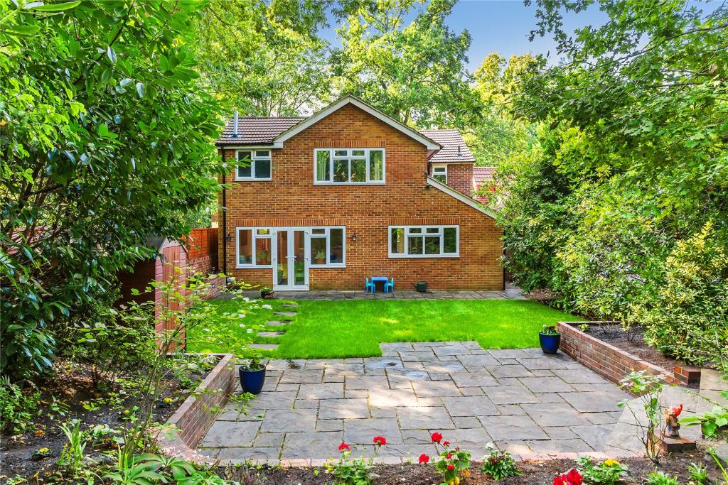 4 bedroom detached house for sale in Woking, Surrey, GU22