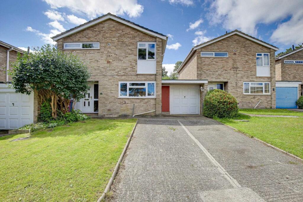 3 bedroom detached house for sale in Galsworthy Drive, Caversham Park