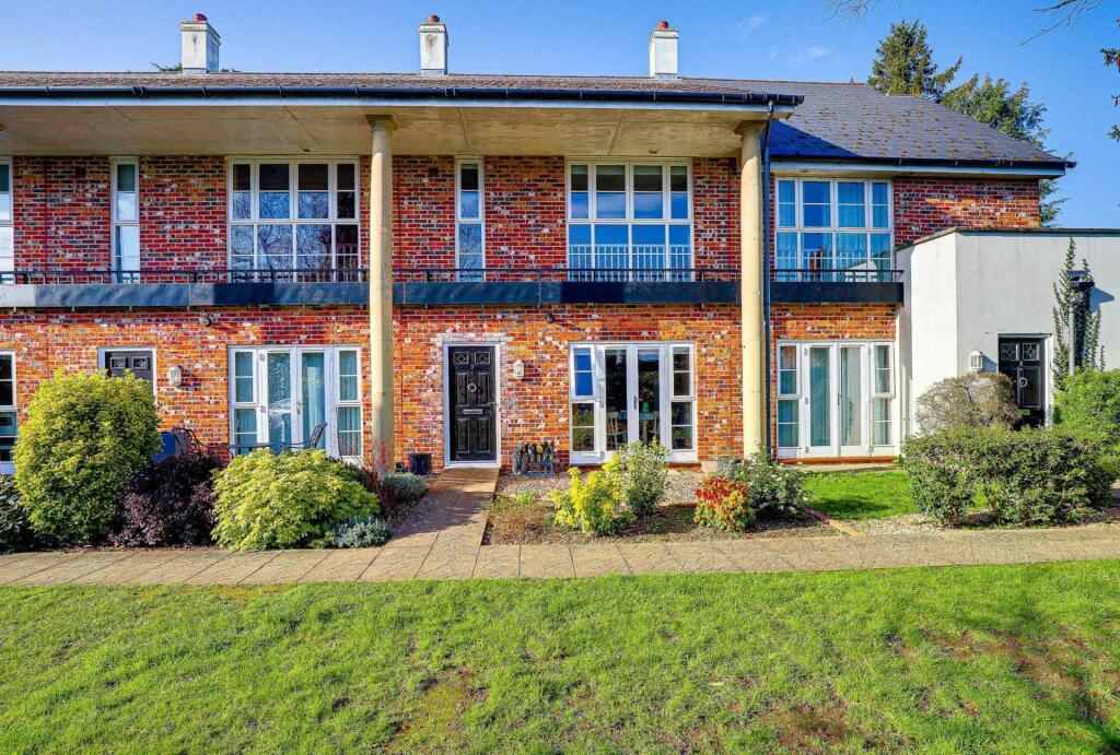 4 bedroom town house for sale in Notley Place, Emmer Green, Reading, RG4