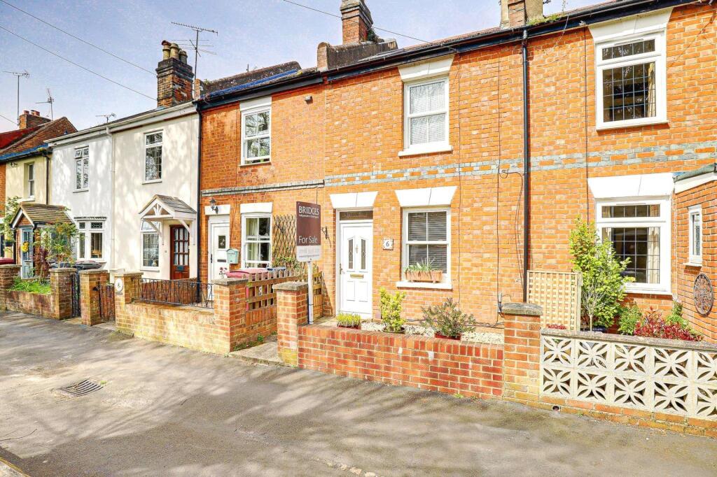 2 bedroom terraced house for sale in Grove Cottages, Emmer Green, Reading, RG4
