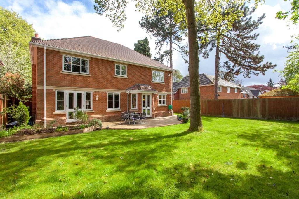 5 bedroom detached house for sale in Dellwood Park, Caversham Heights, RG4
