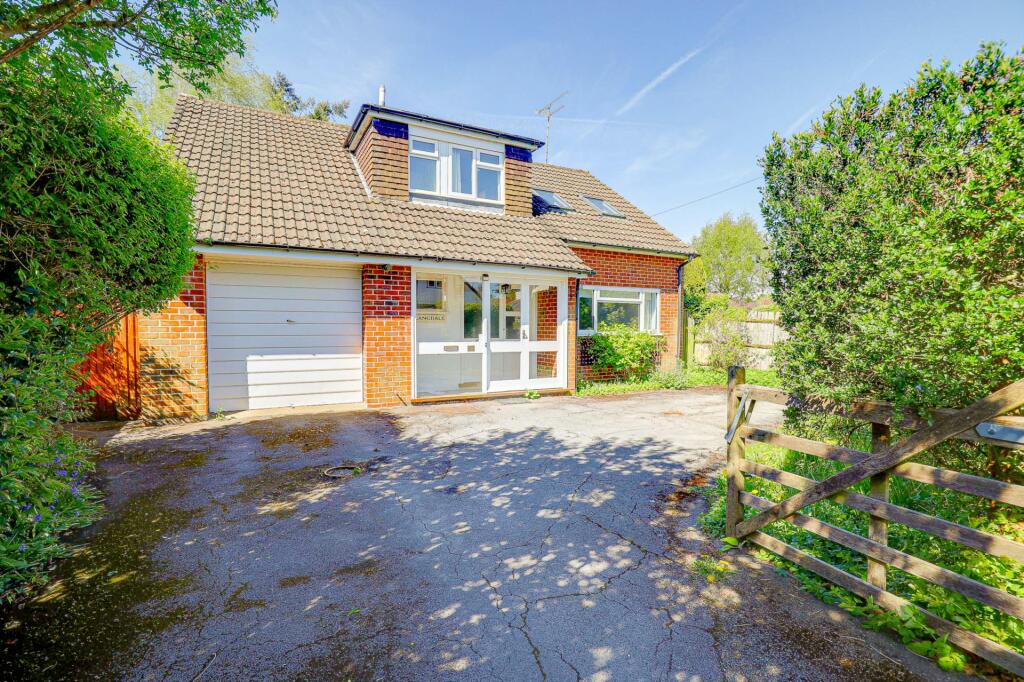 4 bedroom detached house for sale in Ilkley Road, Caversham Heights, Reading, RG4