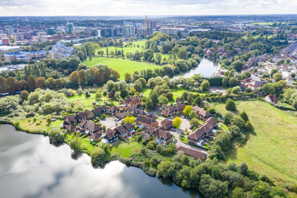 3 bedroom town house for sale in Deans Farm, Caversham, Reading, RG4