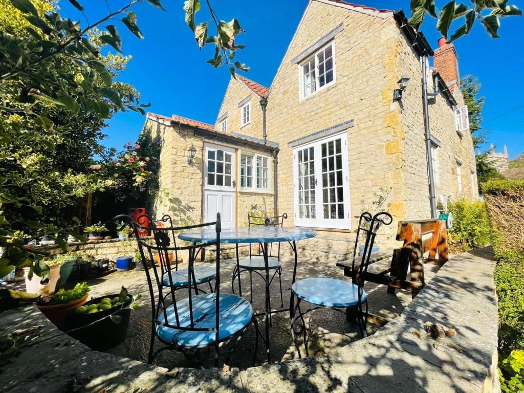 3 bedroom semidetached house for sale in Church Hill, Dunston, Lincoln