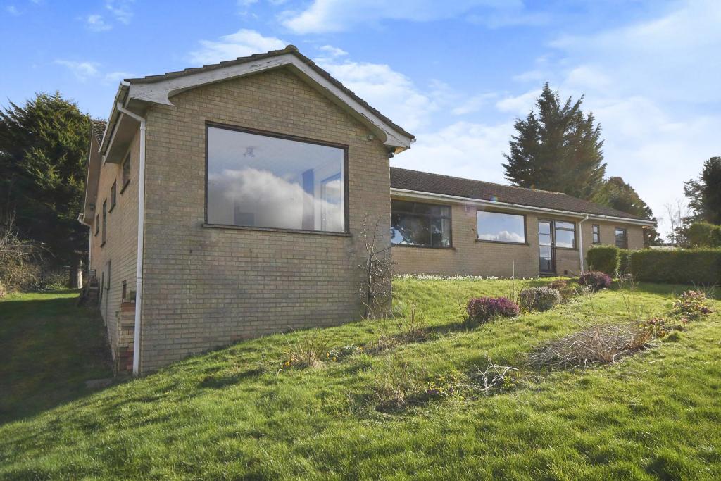 4 bedroom bungalow for sale in Hall Drive, Canwick, Lincoln