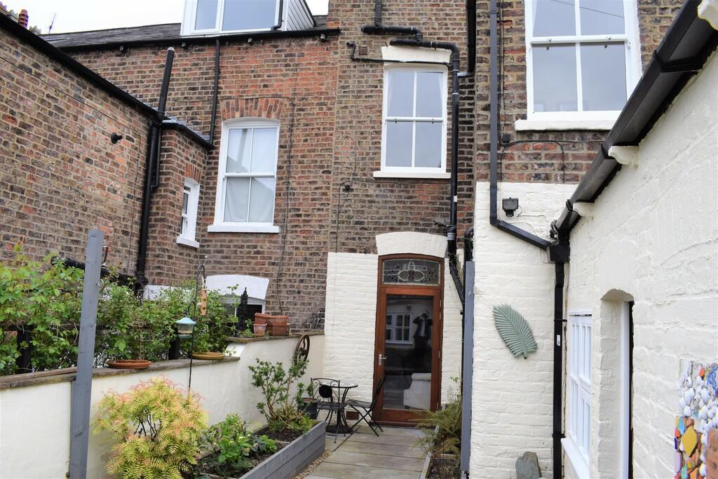 7 bedroom terraced house for sale in Road, York, YO23