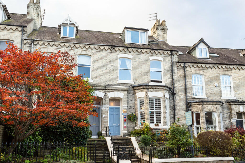 7 bedroom terraced house for sale in Road, York, YO23