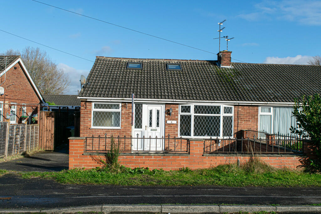 3 bedroom semidetached bungalow for sale in Buttermere Drive, York, YO30