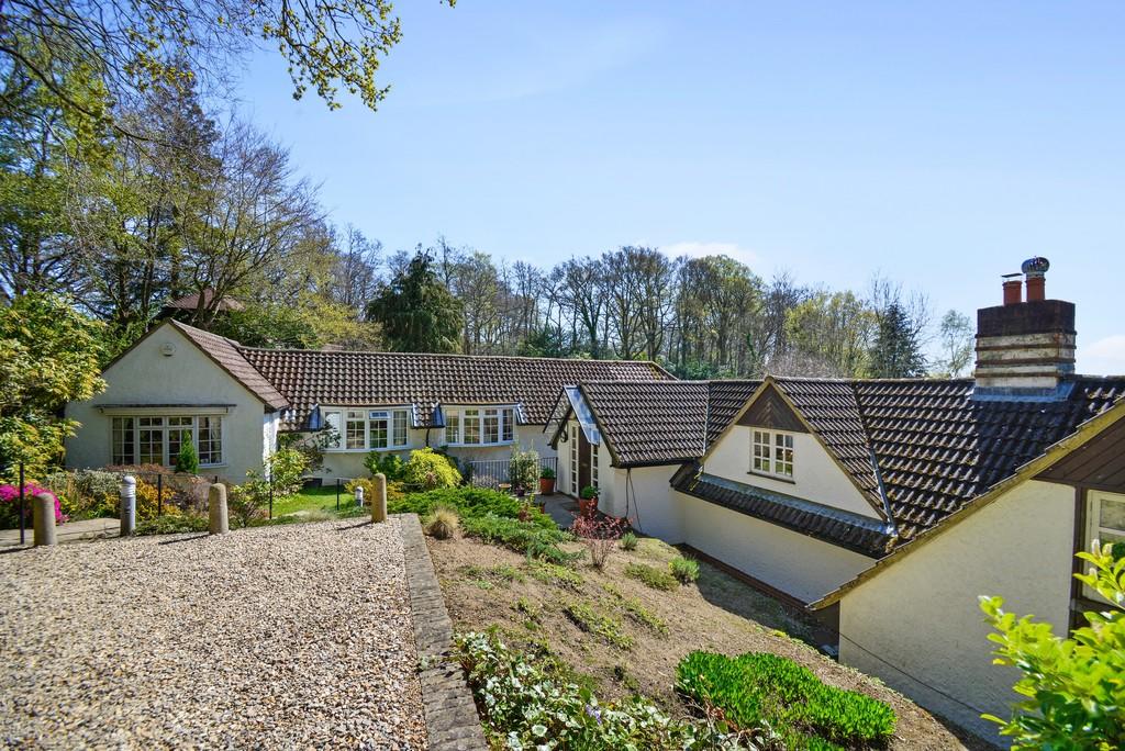 6 bedroom detached house for sale in Hook Heath Road, Woking, GU22