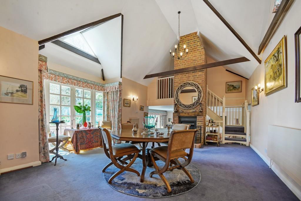 6 bedroom detached house for sale in Hook Heath Road, Woking, GU22