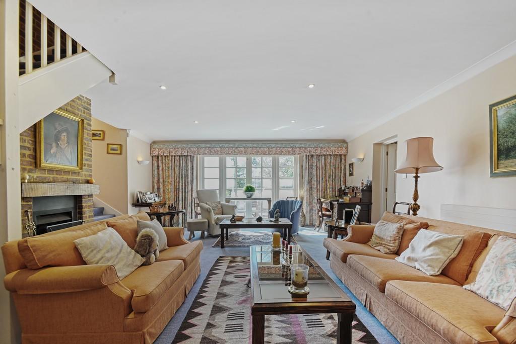 6 bedroom detached house for sale in Hook Heath Road, Woking, GU22