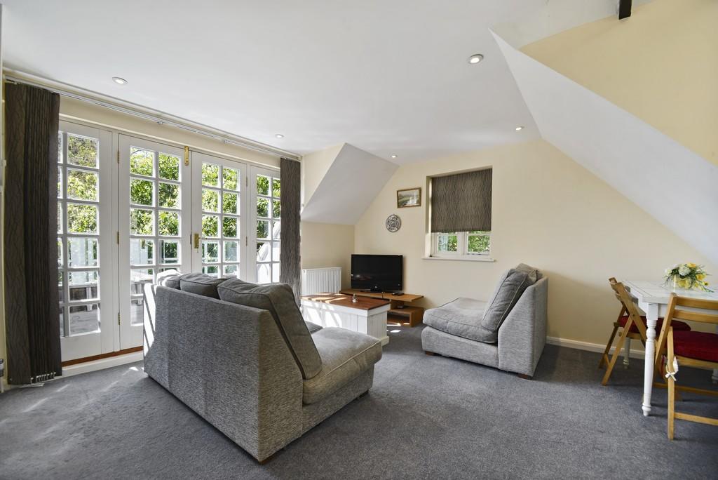 6 bedroom detached house for sale in Hook Heath Road, Woking, GU22