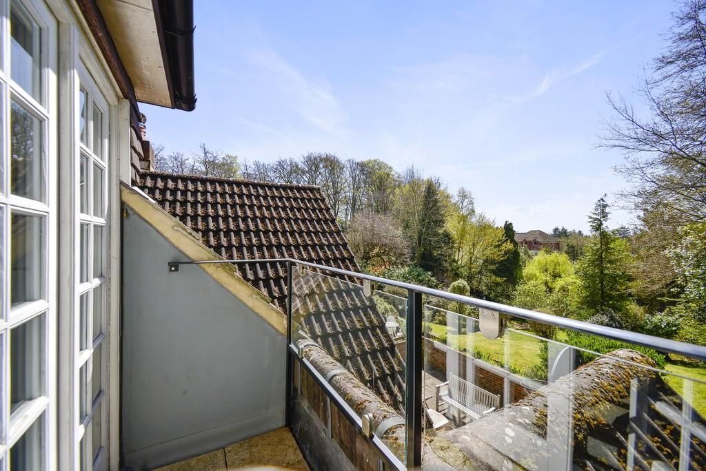 6 bedroom detached house for sale in Hook Heath Road, Woking, GU22