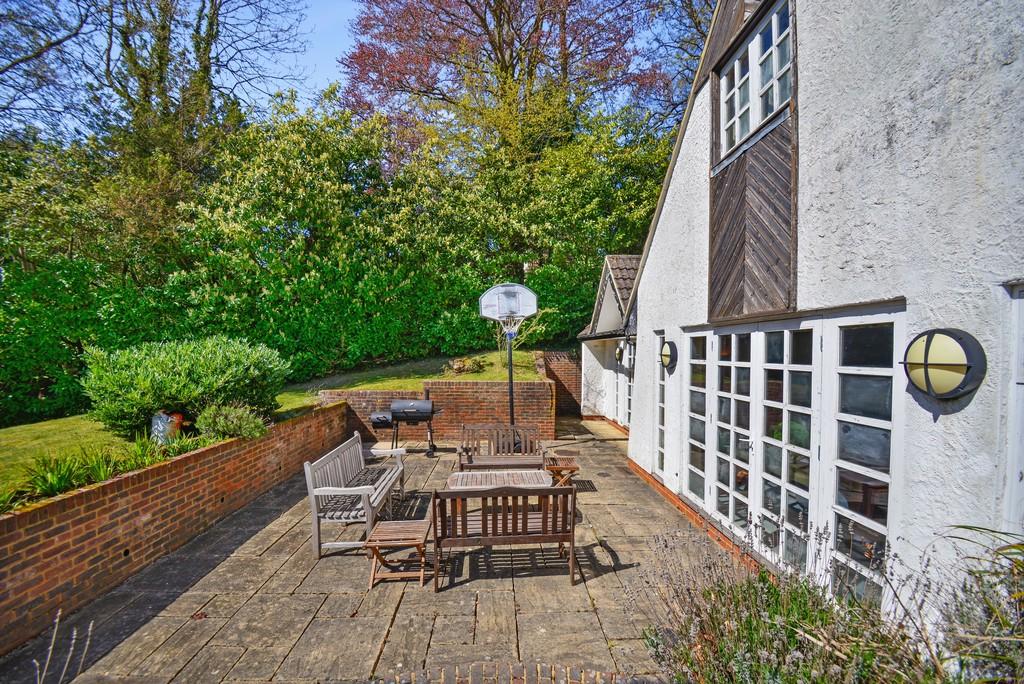 6 bedroom detached house for sale in Hook Heath Road, Woking, GU22