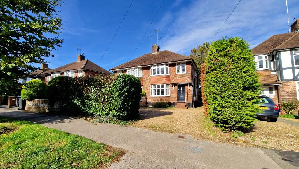 2 bedroom for sale in Oriental Road, Woking, GU22