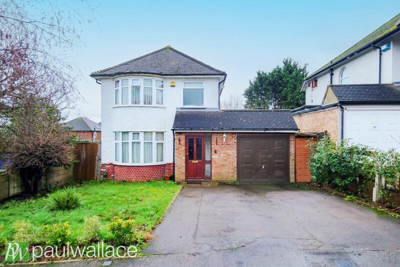 3 bedroom detached house for sale in Westfield Road, Hoddesdon, EN11