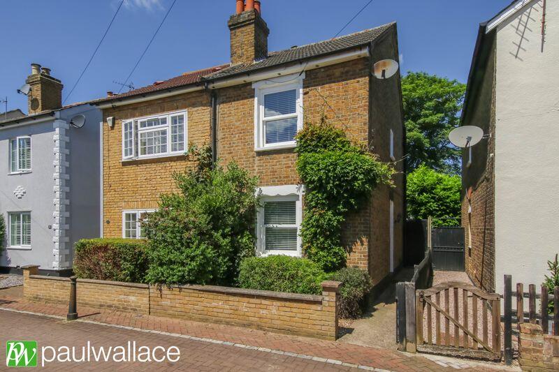 2 bedroom semidetached house for sale in Lea Road, Hoddesdon, EN11