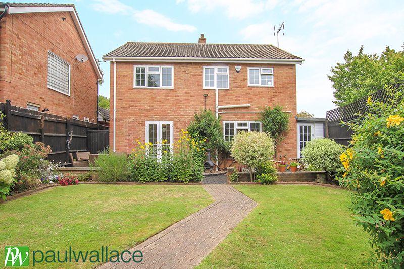 4 bedroom detached house for sale in High Wood Road, Hoddesdon, EN11