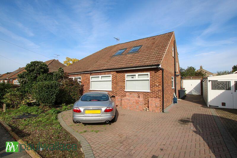 4 bedroom bungalow for sale in Sandon Road, Cheshunt, EN8
