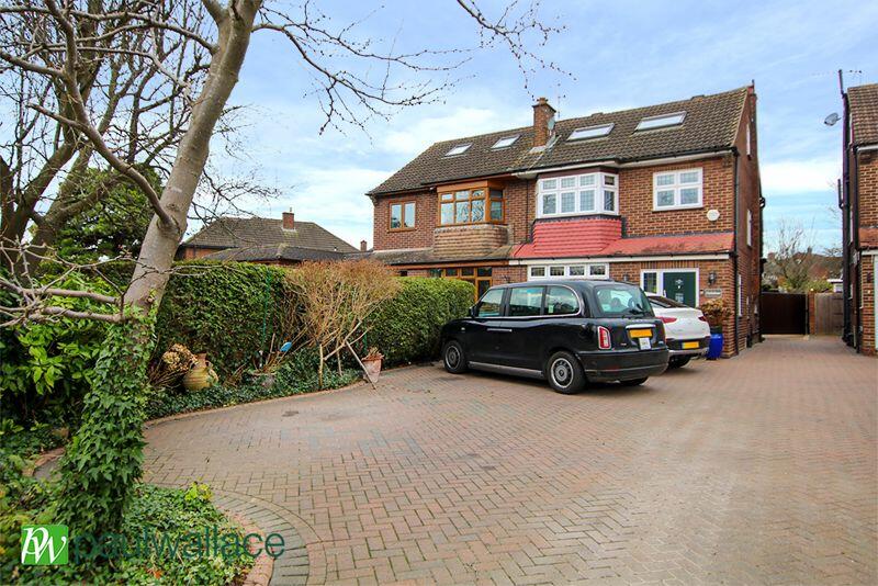 5 bedroom semidetached house for sale in Burton Lane, Goffs Oak, EN7