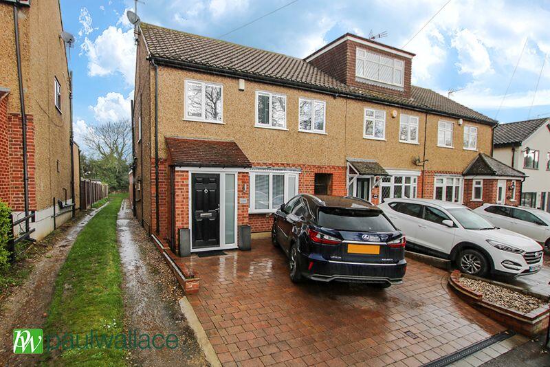 3 bedroom end of terrace house for sale in Barrow Lane, West Cheshunt, EN7