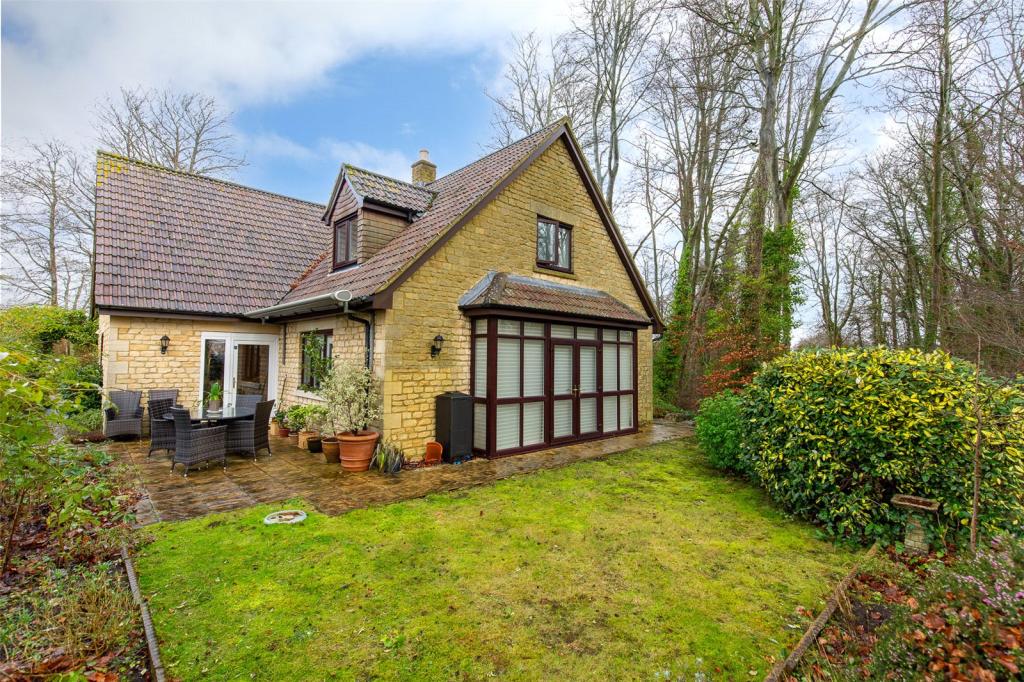 3 bedroom detached house for sale in Avon Heights, Avon Park, BA2