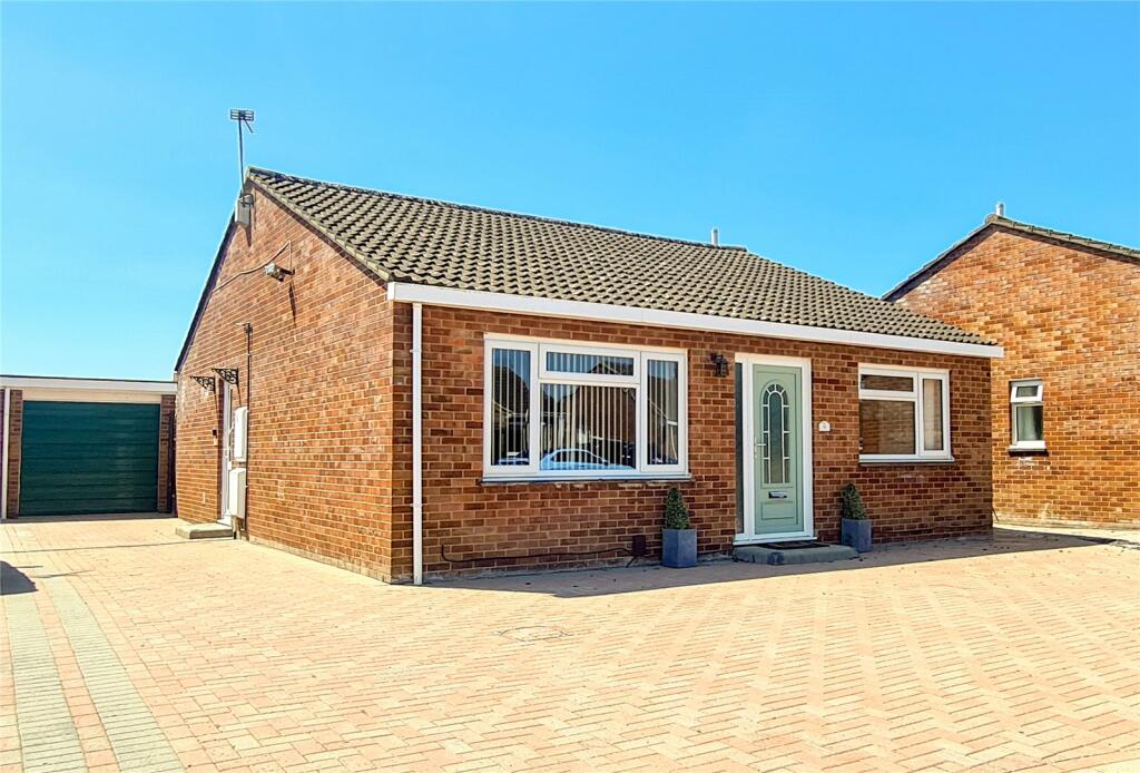 3 bedroom bungalow for sale in Avebury Close, Westbury, BA13