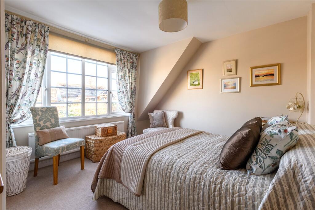 Additional property image - Lanhams Close