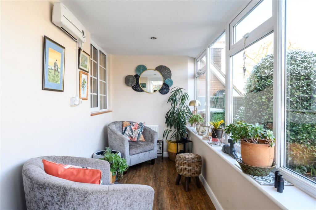 Additional property image - Lanhams Close