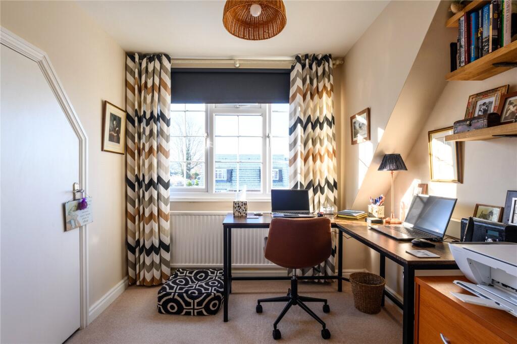 Additional property image - Lanhams Close