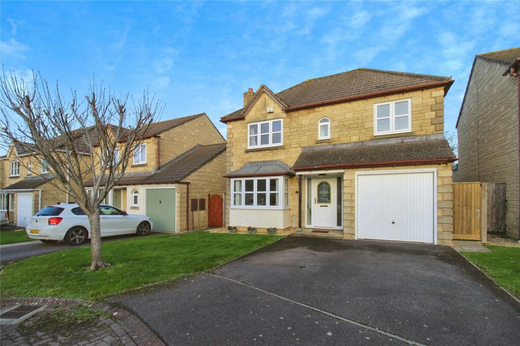 4 bedroom detached house for sale in Warbler Close, Trowbridge, BA14